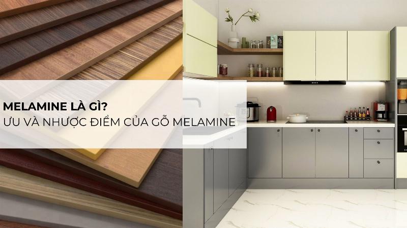 Người tiêu dùng xem xét mẫu cửa chống cháy vân gỗ với các họa tiết khác nhau